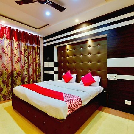 מנדי Oyo 26909 Hotel Paras מראה חיצוני תמונה