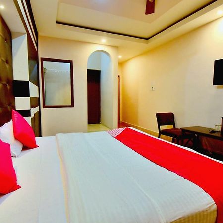 מנדי Oyo 26909 Hotel Paras מראה חיצוני תמונה