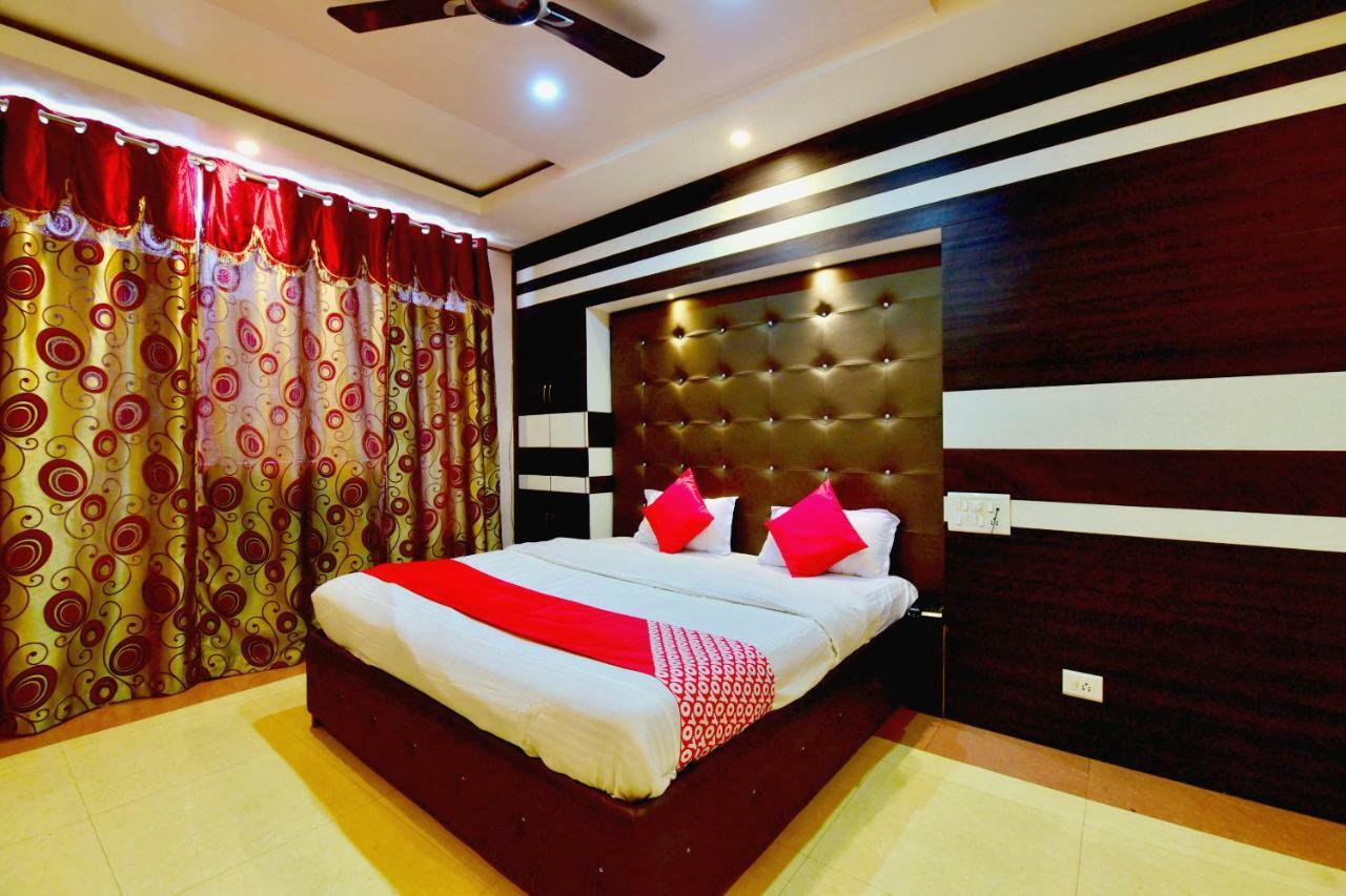 מנדי Oyo 26909 Hotel Paras מראה חיצוני תמונה