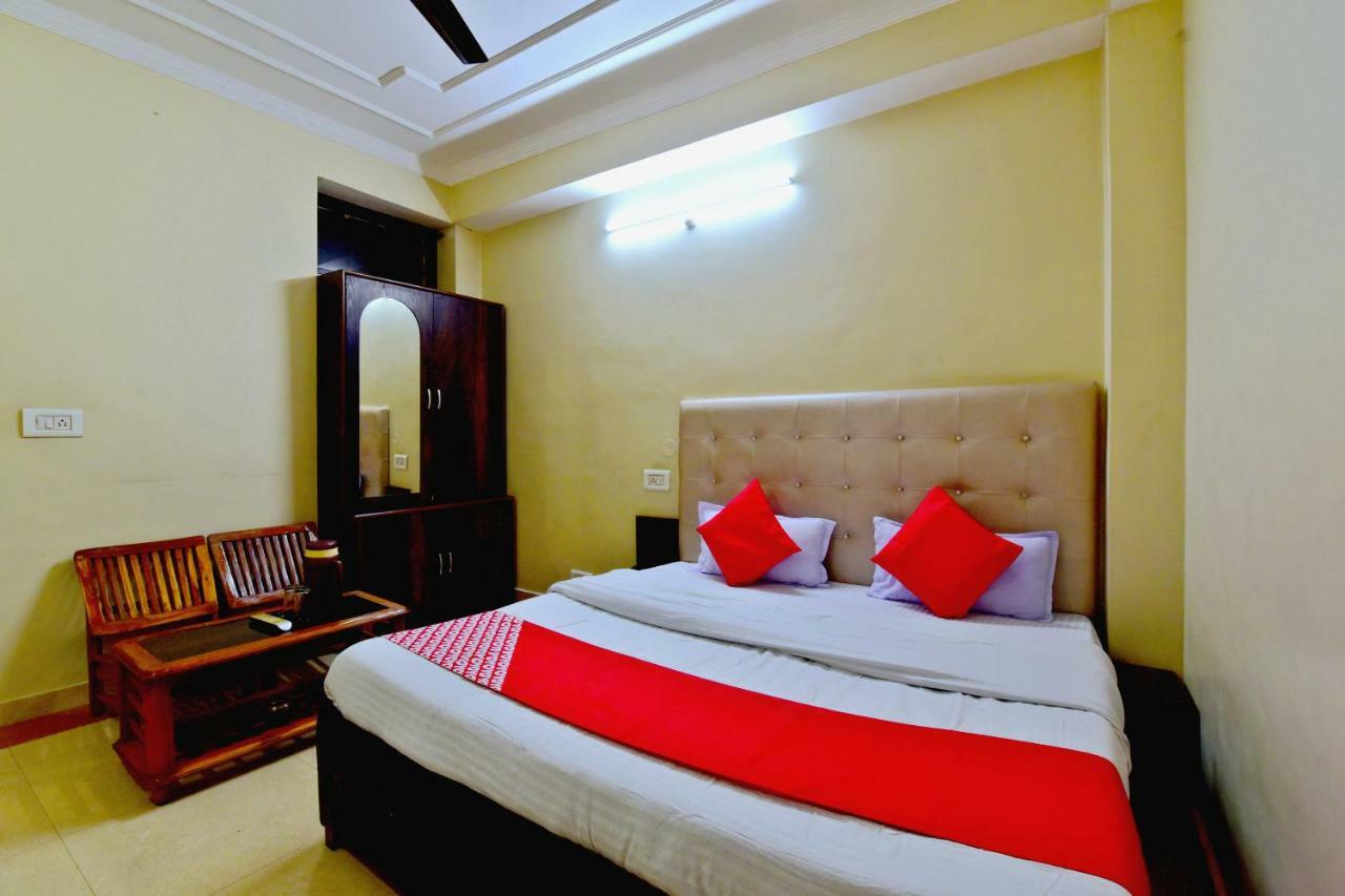 מנדי Oyo 26909 Hotel Paras מראה חיצוני תמונה