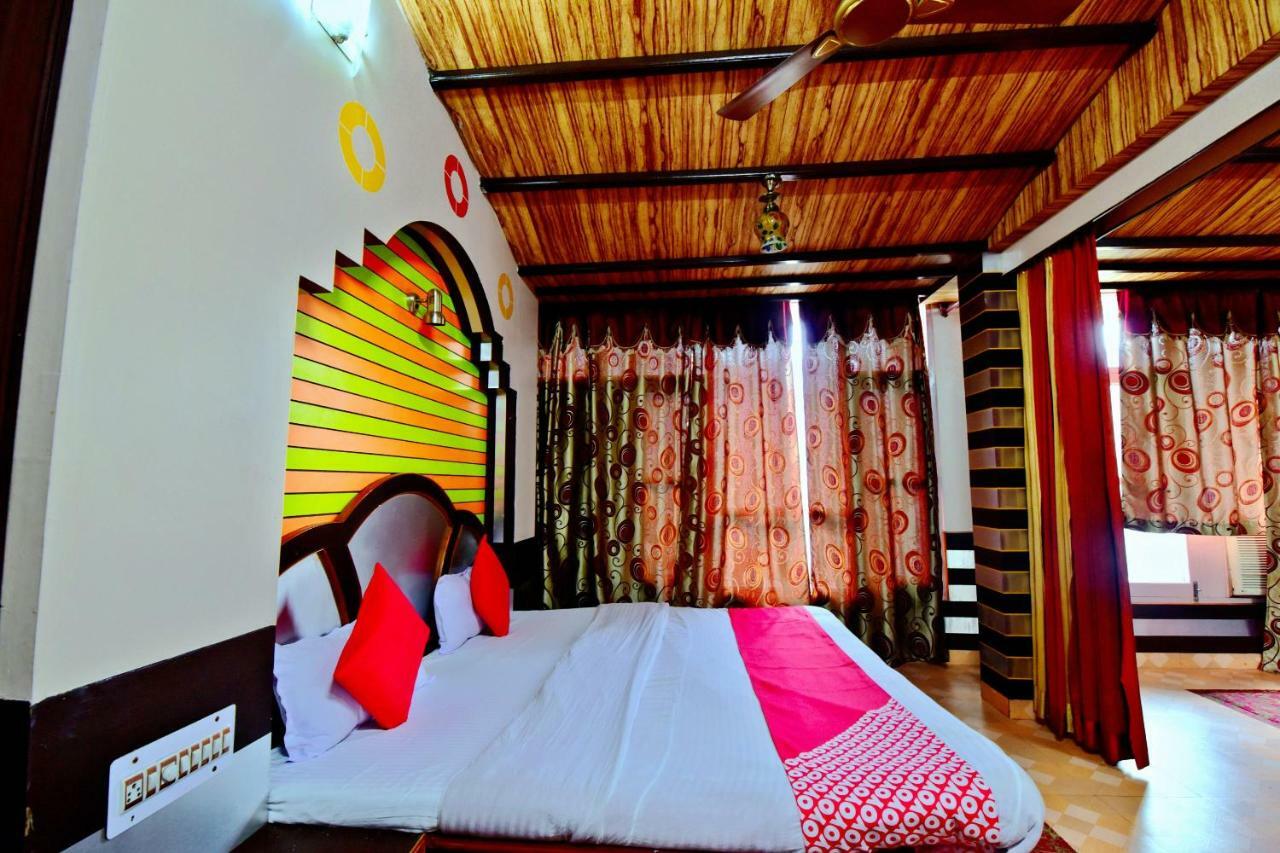 מנדי Oyo 26909 Hotel Paras מראה חיצוני תמונה
