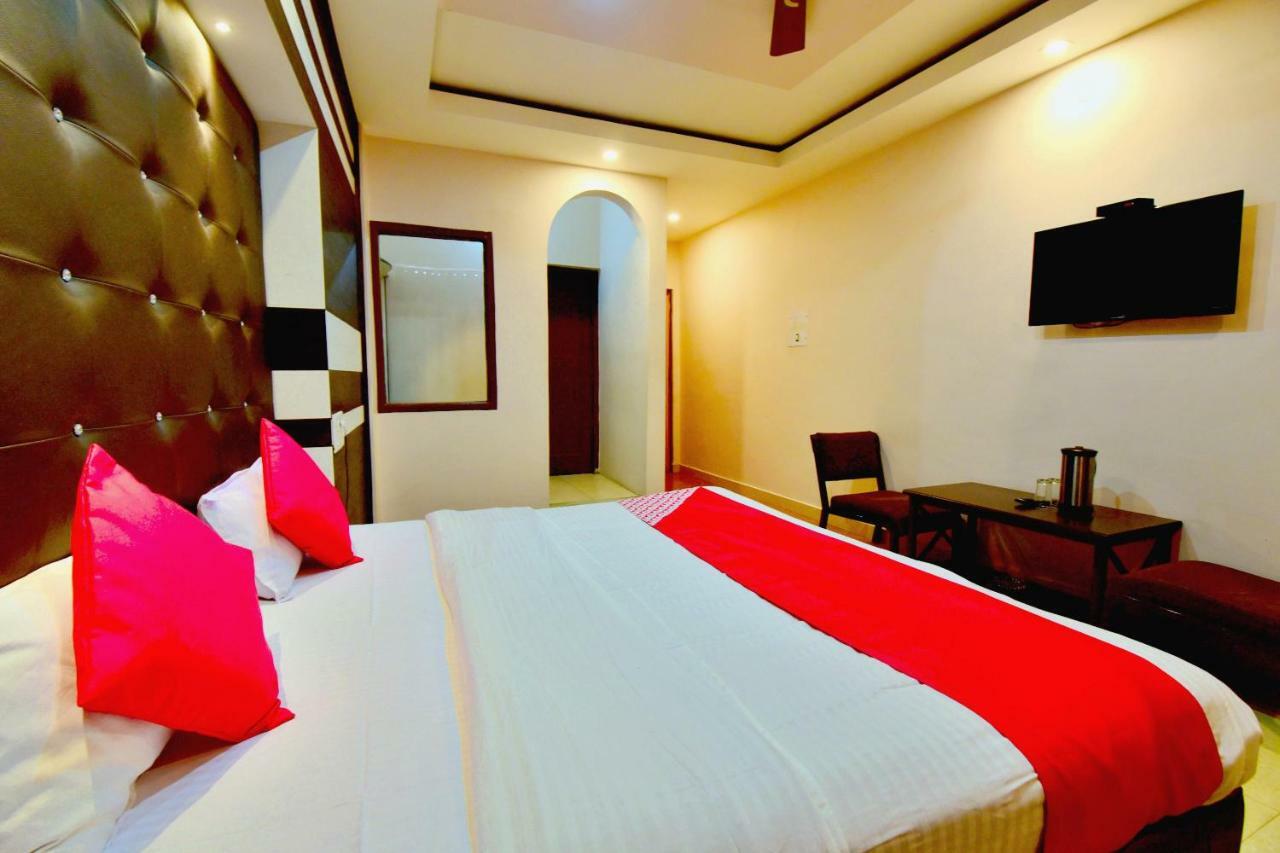 מנדי Oyo 26909 Hotel Paras מראה חיצוני תמונה