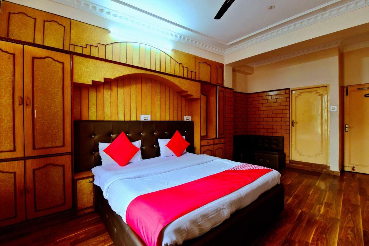 מנדי Oyo 26909 Hotel Paras מראה חיצוני תמונה