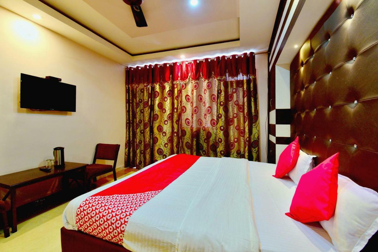 מנדי Oyo 26909 Hotel Paras מראה חיצוני תמונה