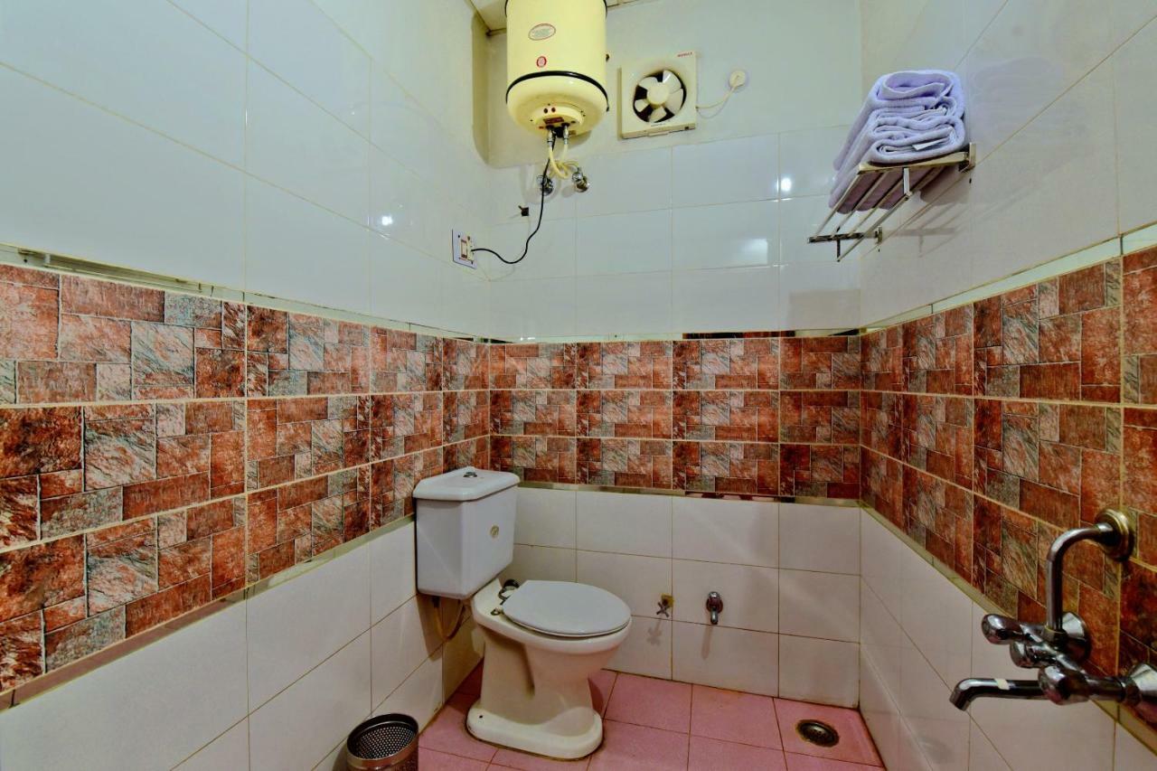 מנדי Oyo 26909 Hotel Paras מראה חיצוני תמונה